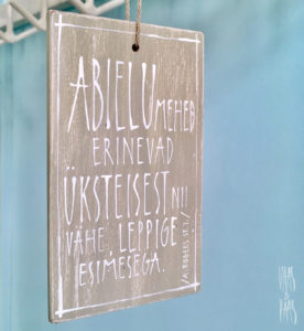 Vaas&Vaas_puidust kodusisustus _vineerist_silt_uksesilt_kirjakunst_letterart