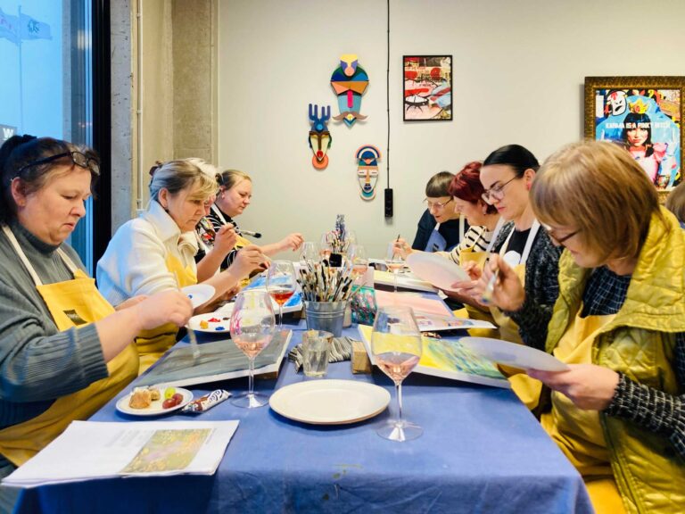 Meeskonnapäev Päenus koputa 3x sündmusstuudios koos lõuendile maalimise töötoaga