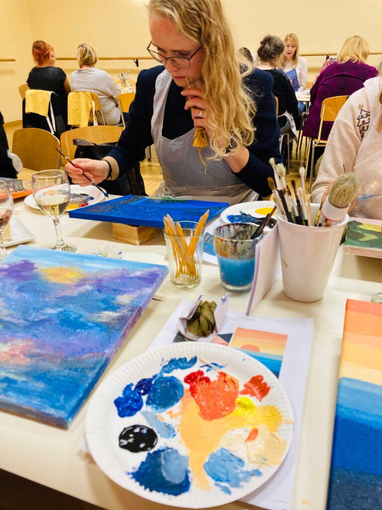 Lõuendilae maalimise töötuba Pärnus on loominguline väljakutse tiimile