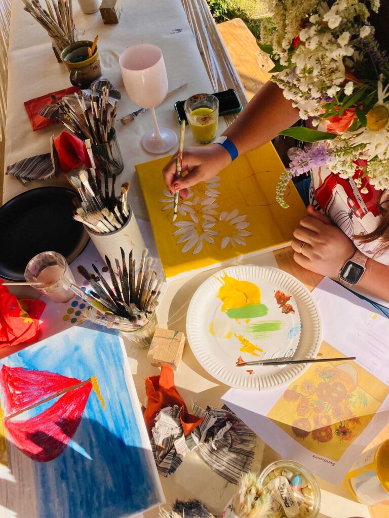 Muuda suvepäevad loominguliseks ja mänguliseks tellides lõuendile maalimise töötuba